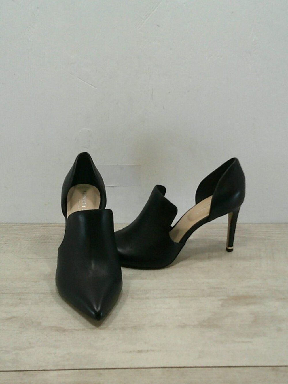 Kenneth Cole New York SEXY Riley 85 DRS Pointed-toe Leather Stilettos SZ 8.5